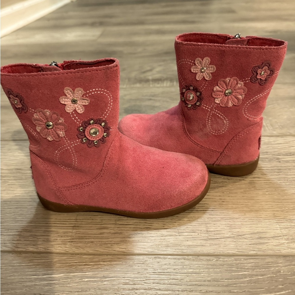 UGG Kids size 9 - Like New without box